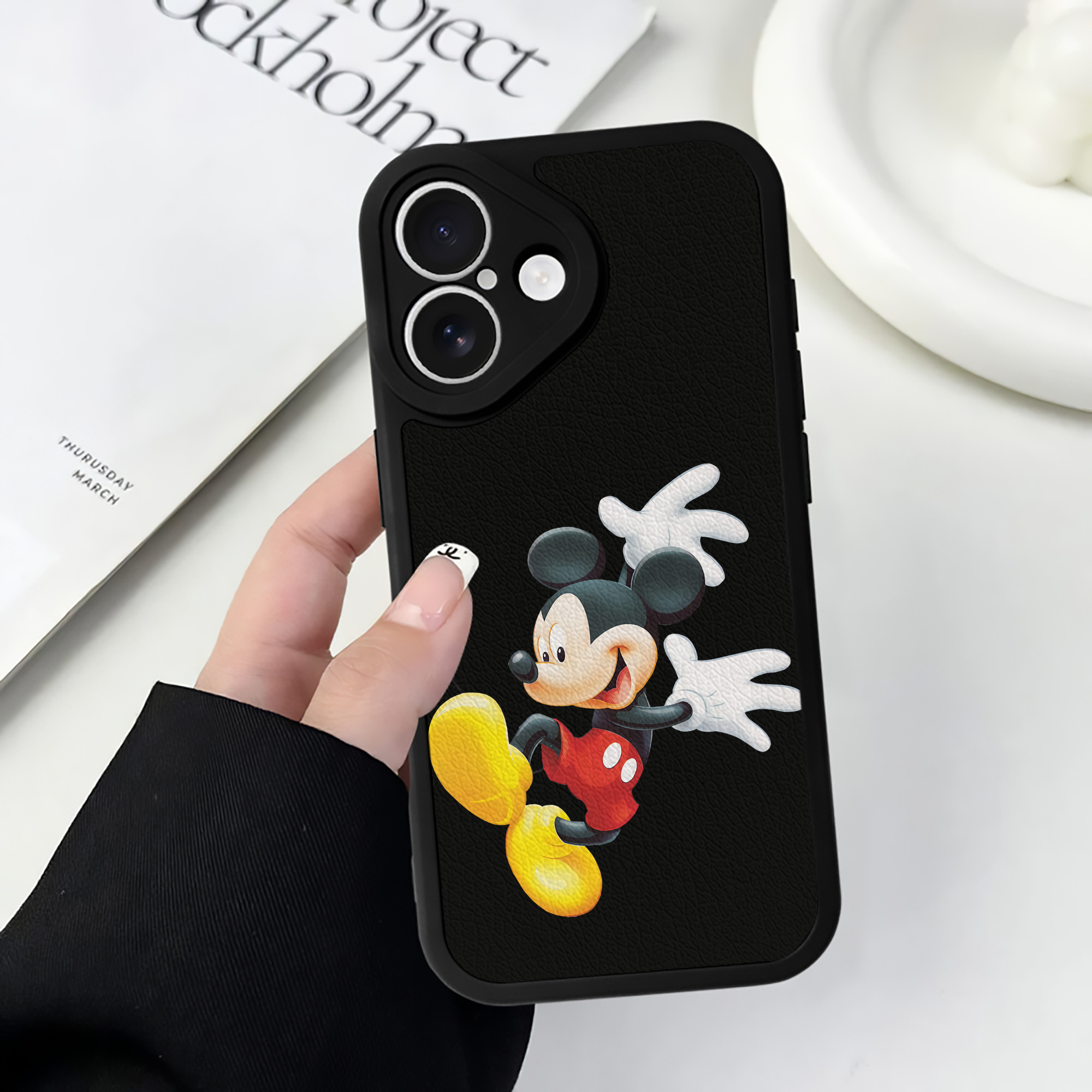 （画像用） ミッキーマウス Mickey Mouse 【iPhone 16シリーズ対応】シリコンスマホケース（レザー調） 材質：シリコン